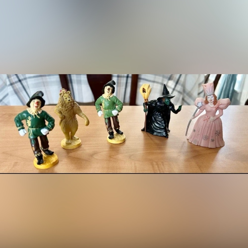 the wizard of oz mini figures lot of 5 witch/scarecrow/lion/Glenda Presents Loew